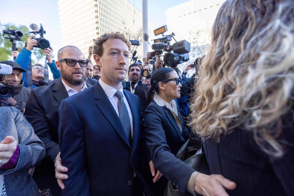 Zuckerberg nega que Instagram tenha crianças como alvo - 18/02/2026 - Tec