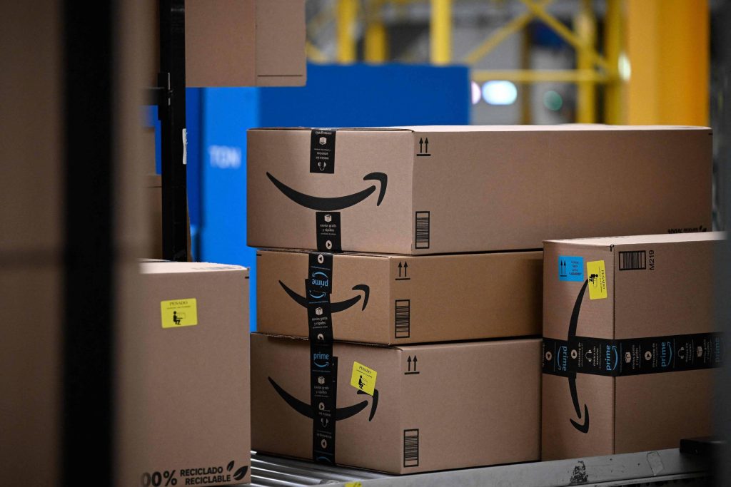 Amazon planeja reduzir envios pelos Correios dos EUA - 18/03/2026 - Economia