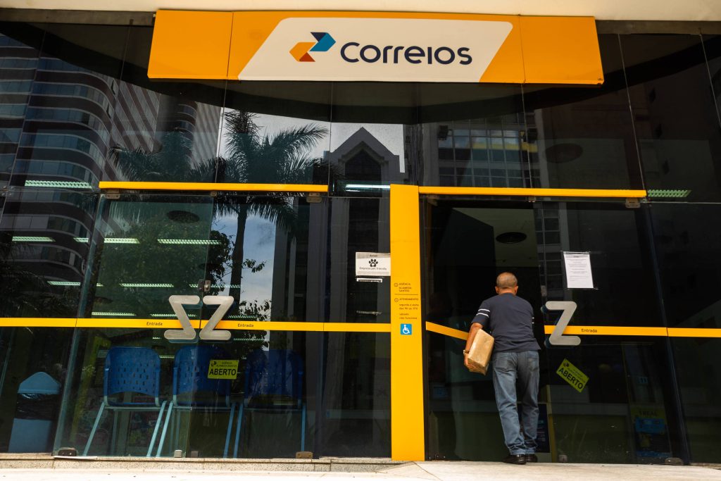 Correios anunciam escala 12x36 em alguns setores - 25/03/2026 - Economia