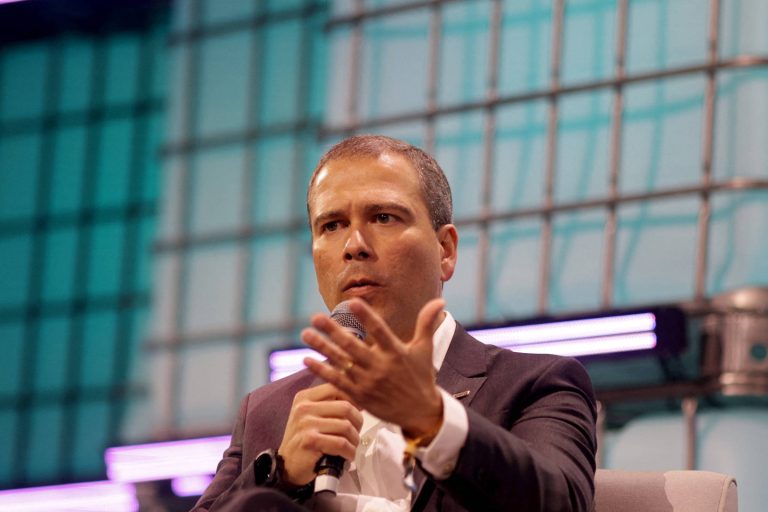 Ex-presidente do BRB deve R$ 1,78 mi e banco pede penhora - 23/03/2026 - Economia