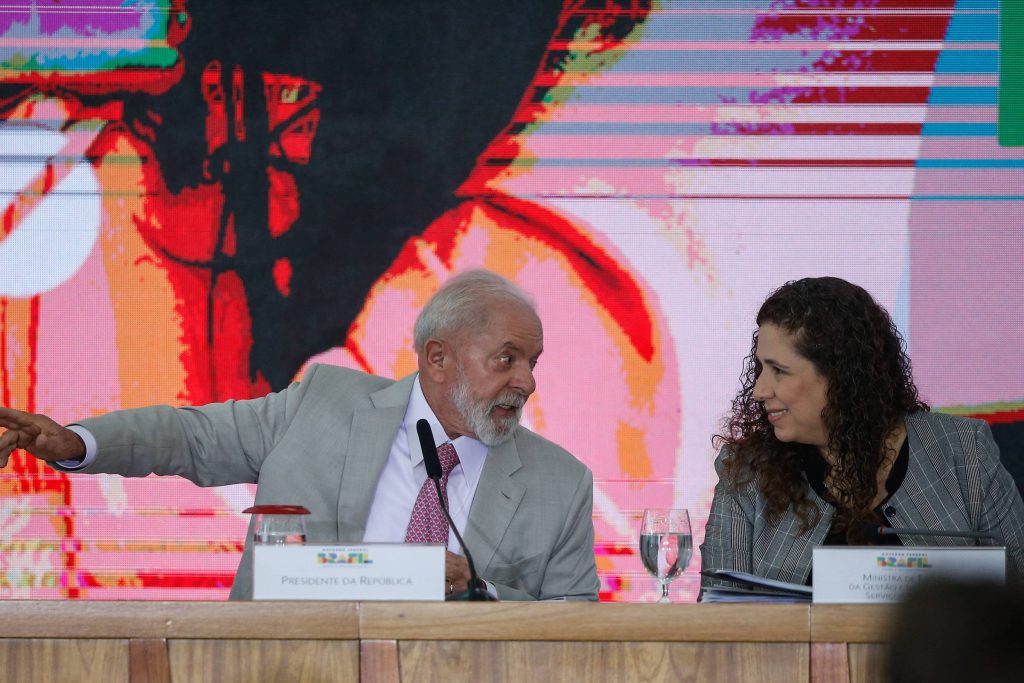 Lula sanciona reestruturação de carreiras do Executivo - 30/03/2026 - Economia