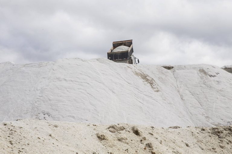 Quem é o indiano que entrou no mercado de lítio do Brasil - 17/03/2026 - Economia