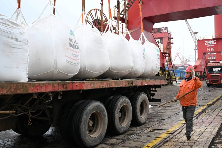 Rússia lucra com fertilizantes devido à guerra no Irã - 25/03/2026 - Economia
