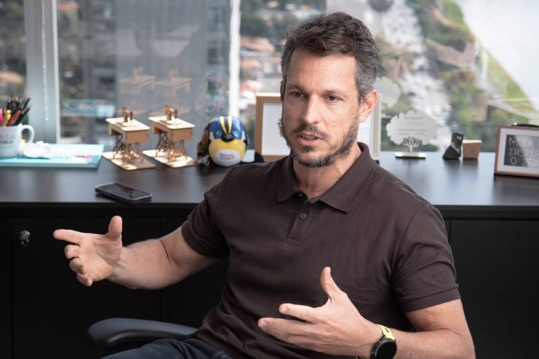 'Taxa das blusinhas', não. Certo seria chamar de 'incentivo chinês', diz CEO da Riachuelo