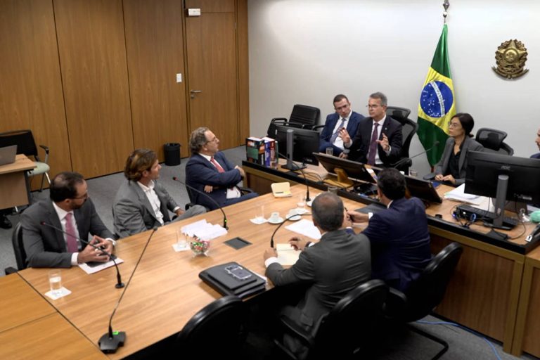 A derrocada do Master: escândalo chega ao STF - 17/04/2026 - Economia