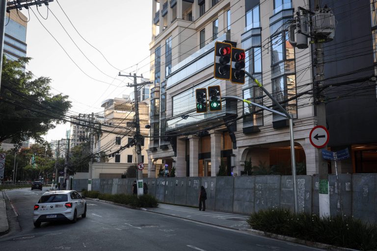 Banco Master devolve escritórios na Vila Olímpia - 18/04/2026 - Economia