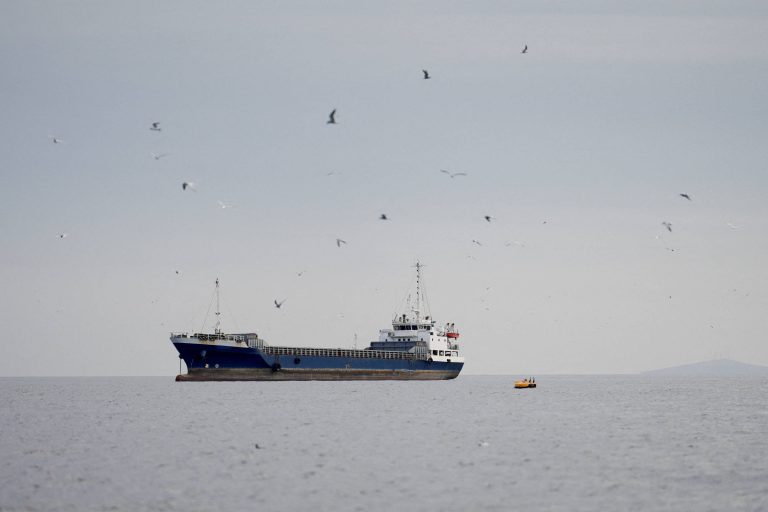 Petróleo deve subir com fracasso do acordo entre EUA e Irã - 12/04/2026 - Economia