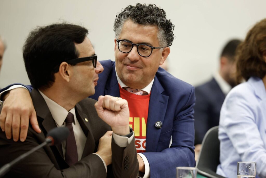 Comissão especial aprova PEC com fim da escala 6x1 - 27/05/2026 - Economia