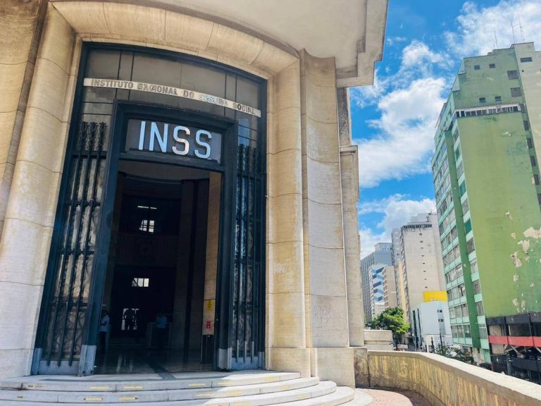 Desenrola: governo vai acabar com cartão do INSS - 05/05/2026 - Economia