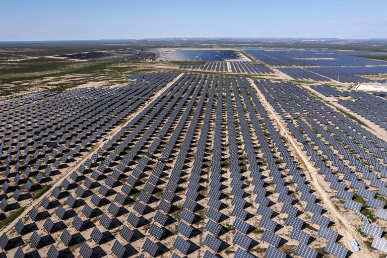 EUA: boom de energia solar e eólica ameaçado; entenda - 17/05/2026 - Economia