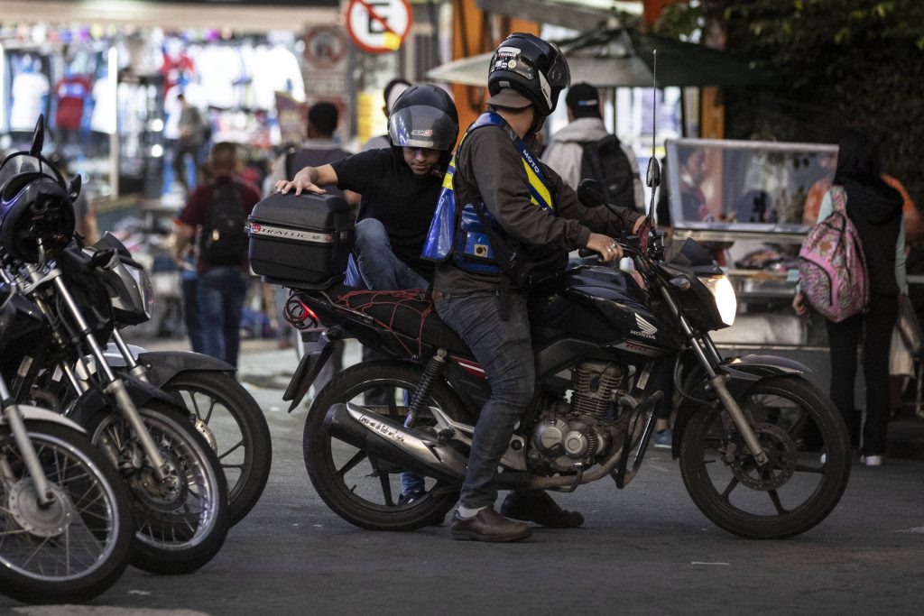 Governo nega aumento de imposto para pneus de moto - 17/05/2026 - Painel S.A.