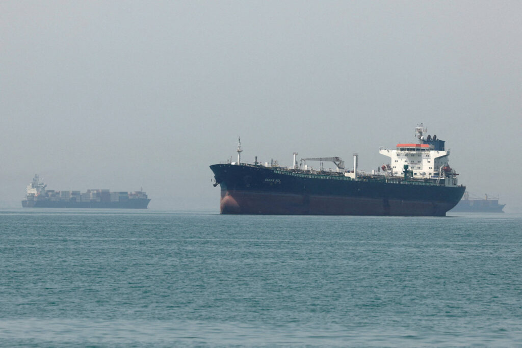 Petróleo abre abaixo de US$ 100 diante de possível acordo - 24/05/2026 - Economia