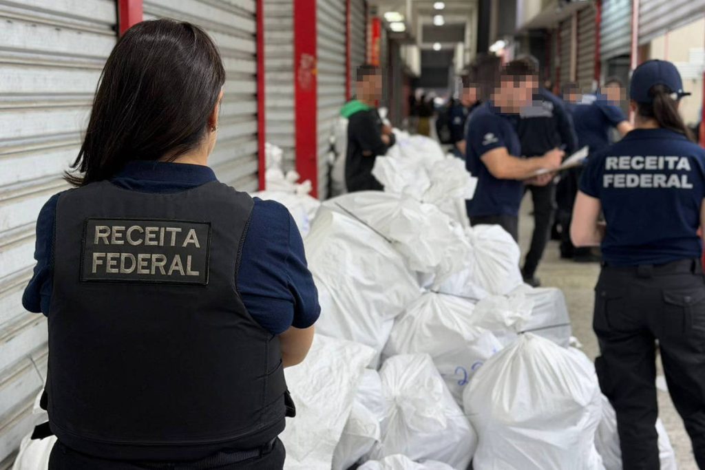 Receita fecha shoppings que vendem camisas da Copa falsas - 18/05/2026 - Economia