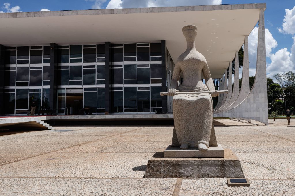 STF tem maioria contra revisão da vida toda do INSS - 15/05/2026 - Economia
