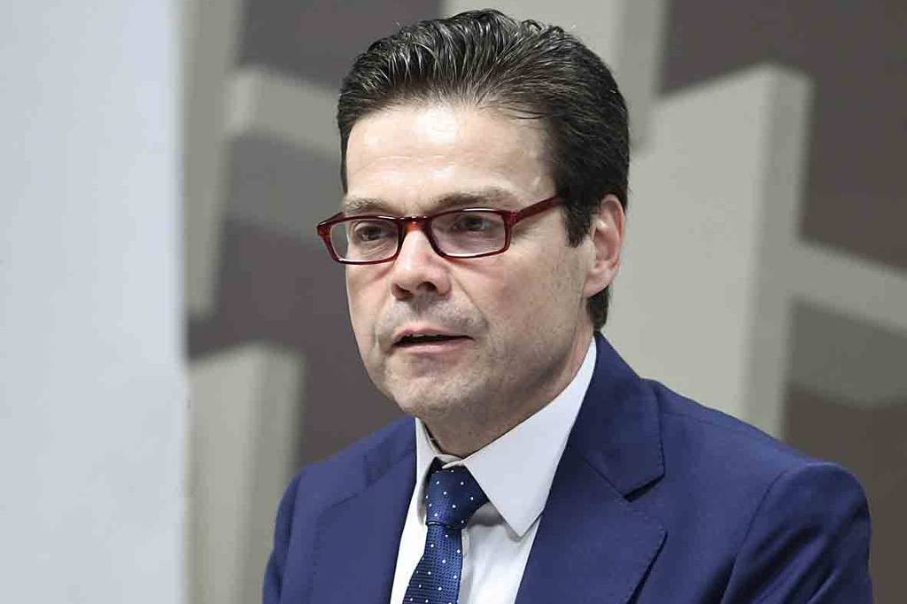 Selic: Diretor diz que BC manterá juro em nível restritivo - 19/05/2026 - Economia