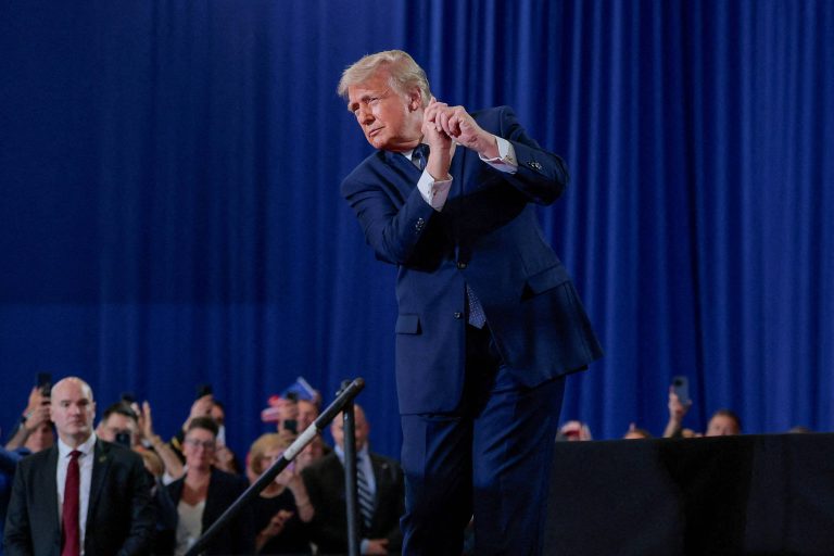 Trump: 3.711 transações com ações em múltiplas estratégias - 23/05/2026 - Economia