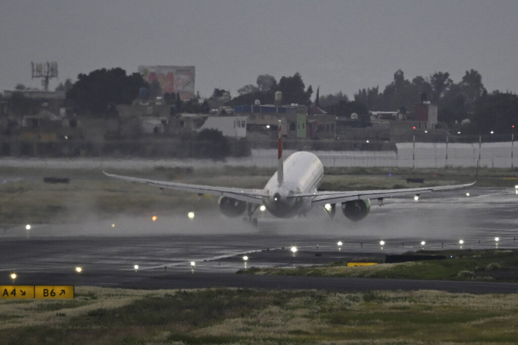 Companhias aéreas: Iata reduz previsão de lucro em 2026 - 07/06/2026 - Economia