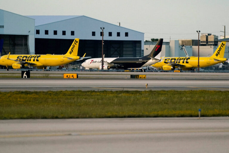 Iata: guerra no Irã eleva custos de aéreas em US$ 100 bi - 07/06/2026 - Economia
