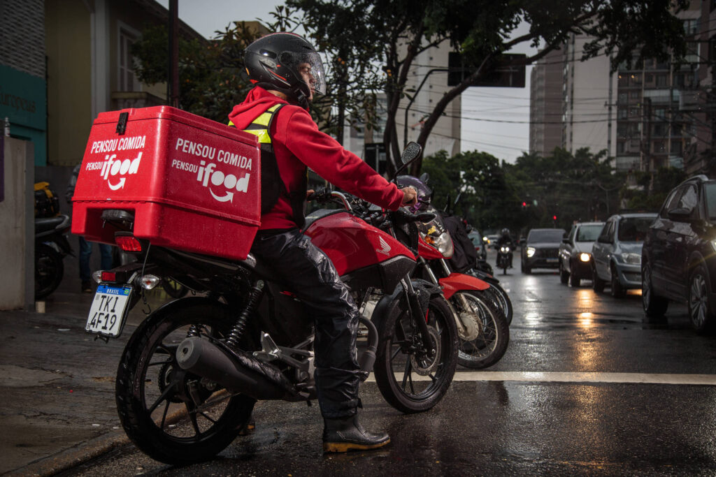 iFood confirma vazamento de dados de 1,2 mi de usuários - 03/06/2026 - Economia
